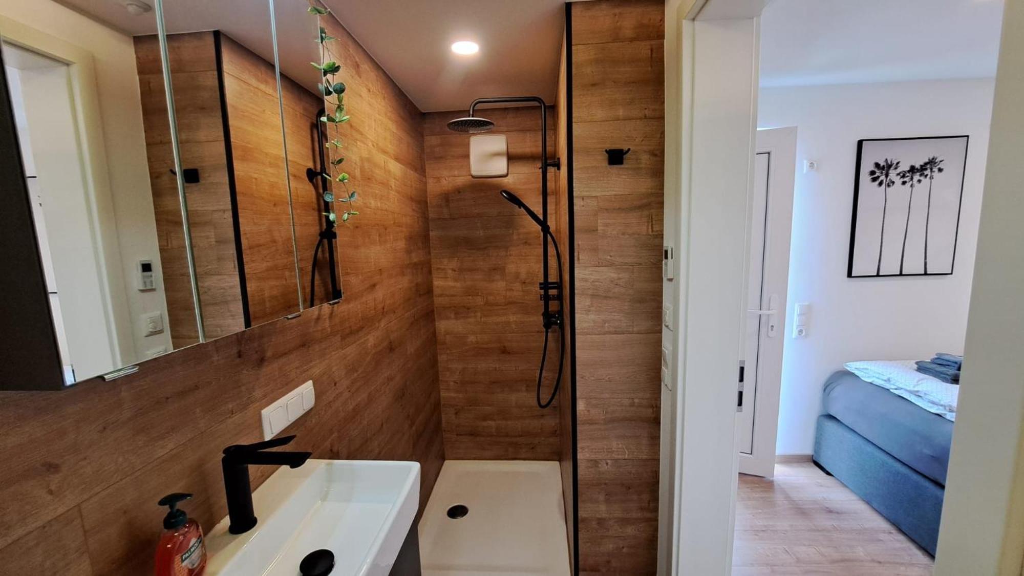 Appartment-Ferienwohnung Mit Kueche, Bad, Kostenlos Wlan, Modern Eingerichtet Roding Exterior foto