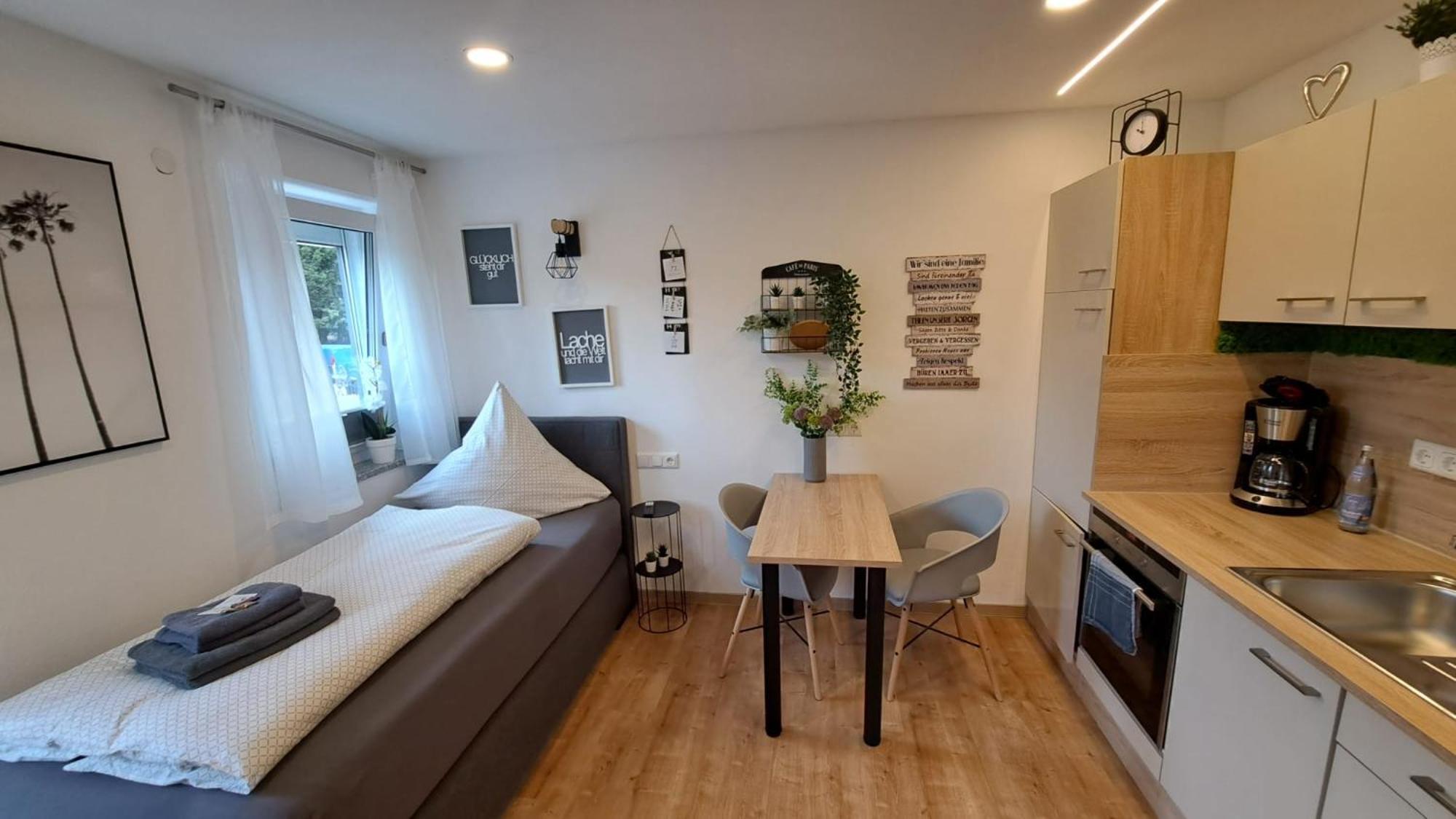 Appartment-Ferienwohnung Mit Kueche, Bad, Kostenlos Wlan, Modern Eingerichtet Roding Exterior foto